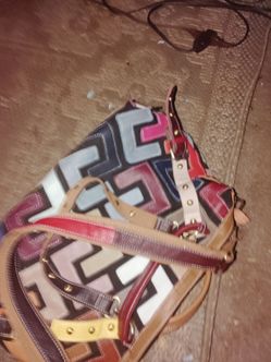 I-colored vintage purse handbag