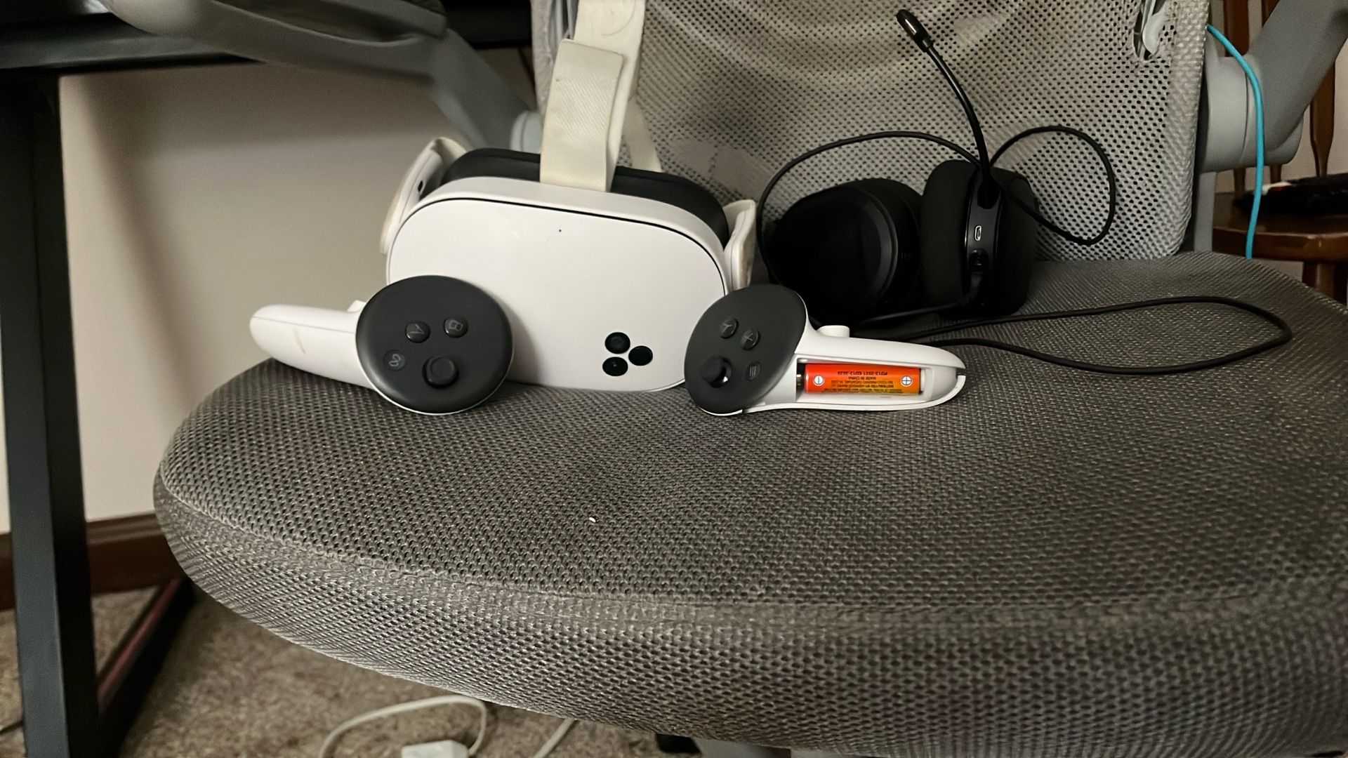 Oculus Quest 3s Missing A Cover For Battery