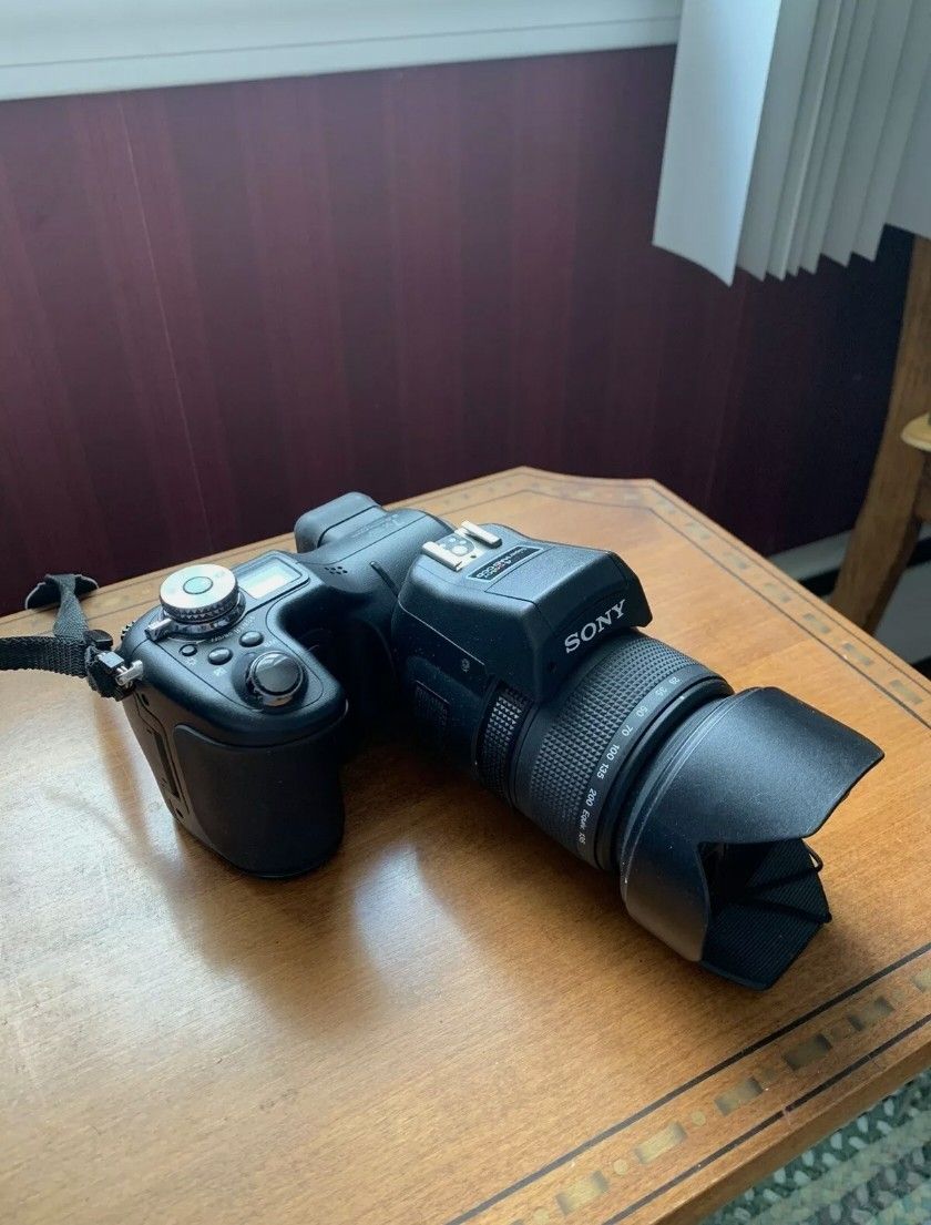 Sony Cyber-shot DSC-F828 8 MP