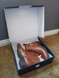 Size 6M women boots -Tommy Hilfiger
