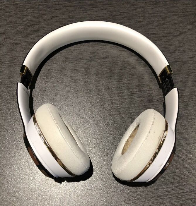 Beats solo 3 wireless headphones - Lines Friends Design