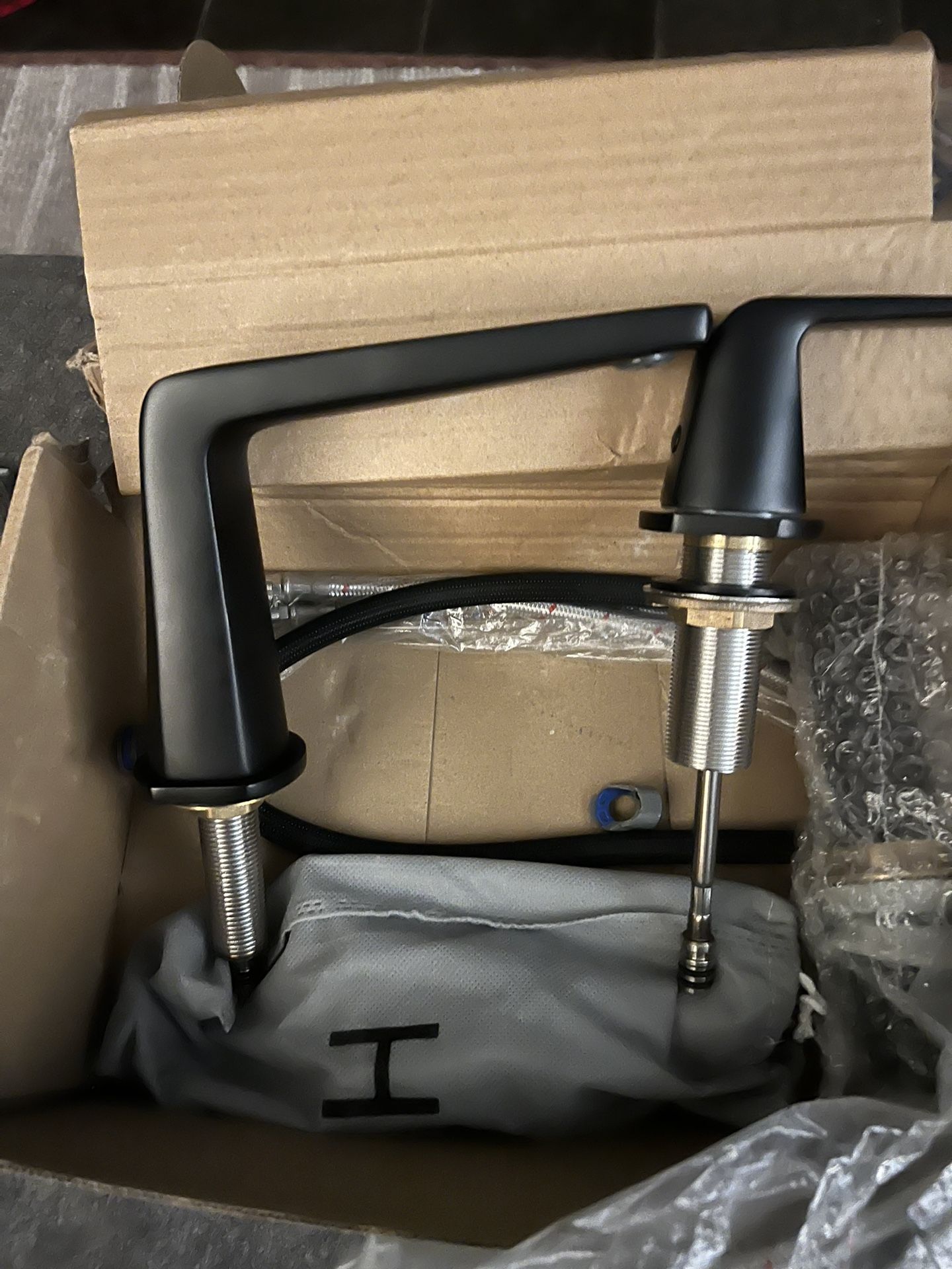 Valisy Black Bathroom Faucet