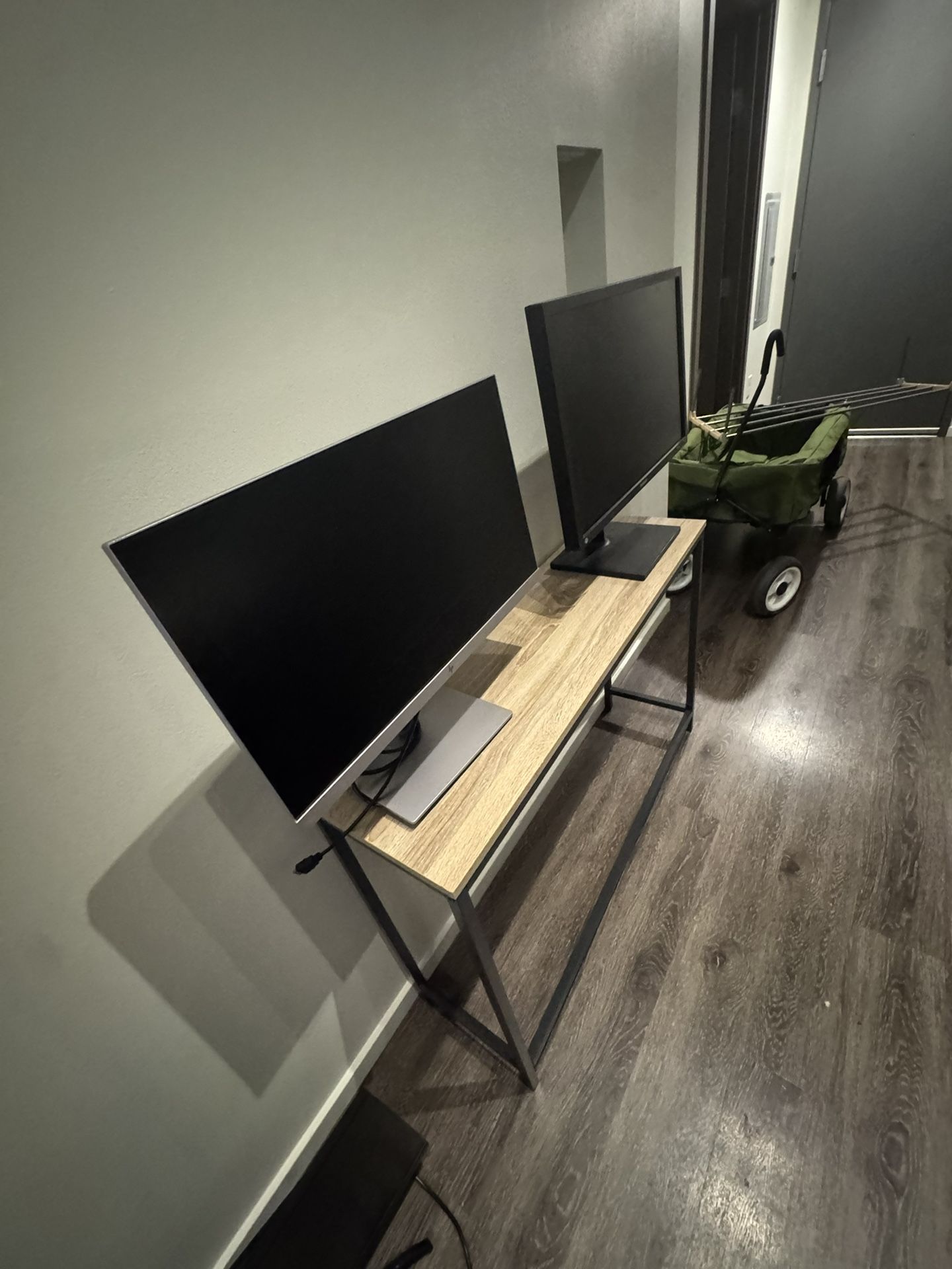 Desktop  monitors (Moving Sale) 