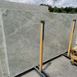 QUARTZ STONE SLABS JUMBO IN TAJ MAJAL 📏Each slabs cover  55.1 sq.ft, Thickness 3 cm 🔥Price $849 per Slab🔥 