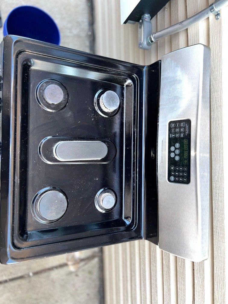 Frigidare 5 Burners Burners Stove With Convection Oven