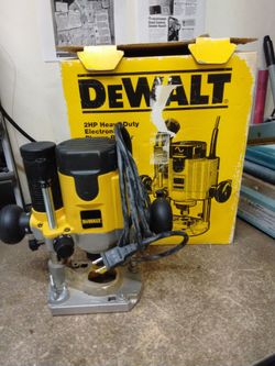 DeWalt 2HP Heavy Duty Plunge Router