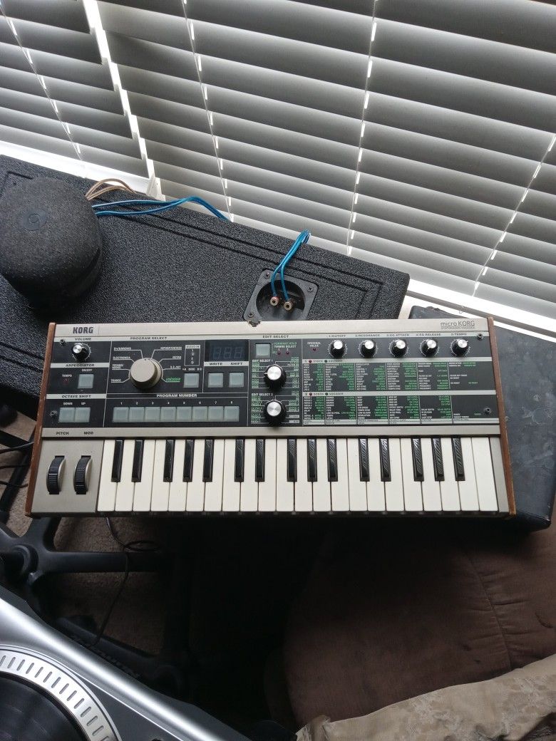 Mikrokorg Synthesizer