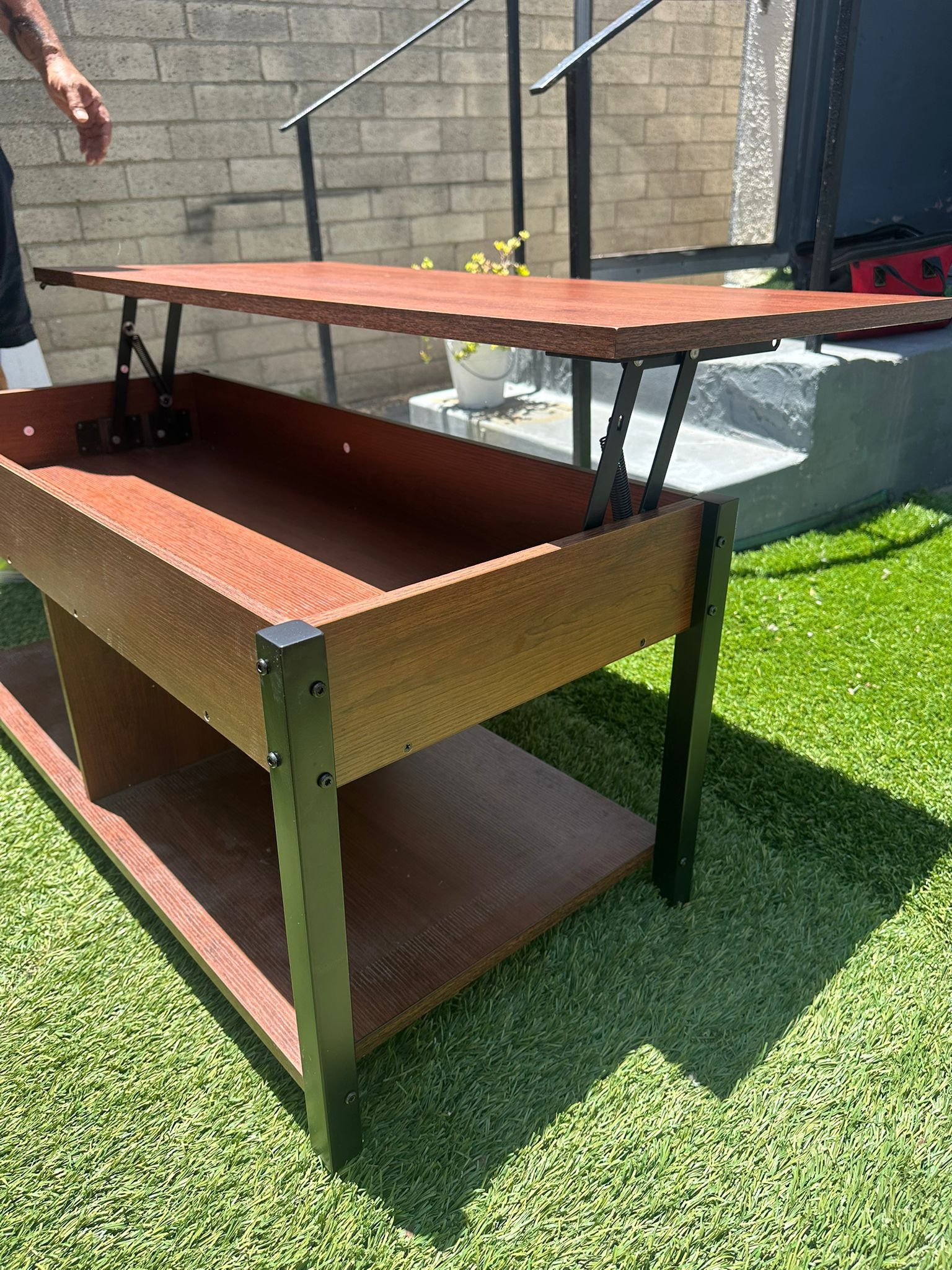 Coffee table With Drawer And Storage Like New