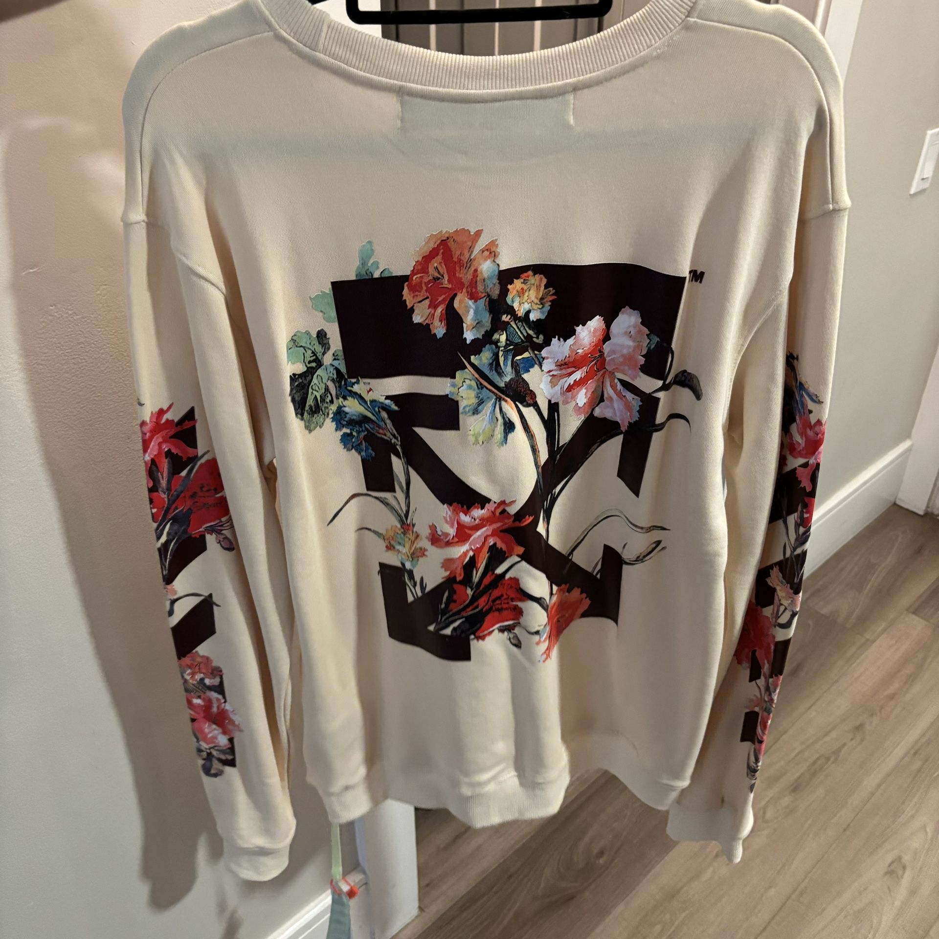 Men’s Sweater Size M/L