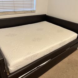 Day Bed With Pull Out