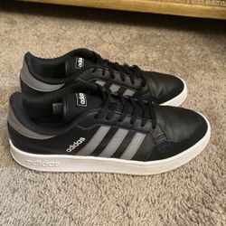 Black/White Adidas Breaknet Low Top Mensneakers Size 10.5