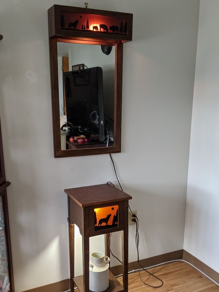 Wolf Accent Table And Mirror