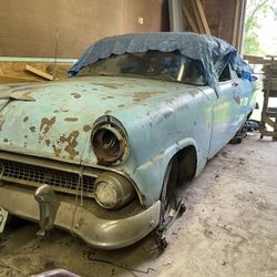 1955 Ford Fairlane – Project Car / Not Running/ Hardtop