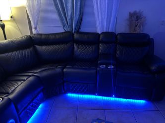 Black Power Reclining Sectional – Very Good Condition