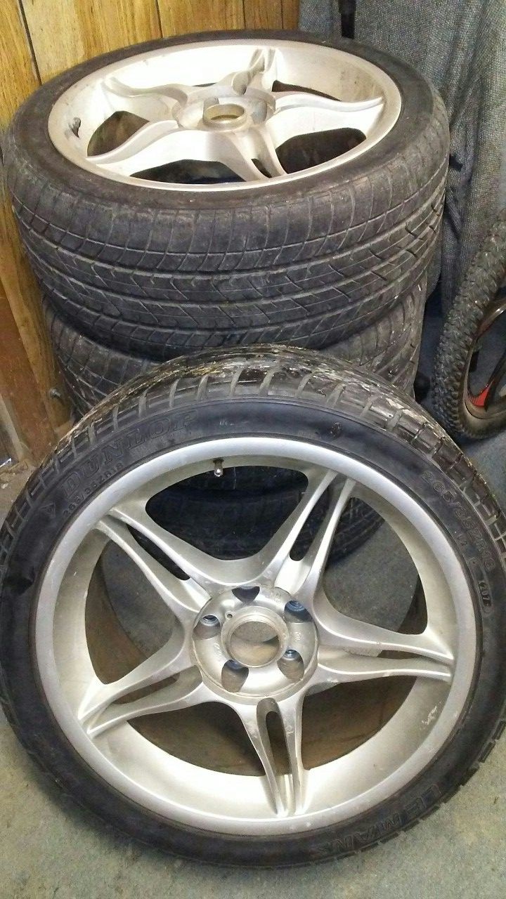 Jwl via 690kg rims for sports cars and tires La mans Dunlop 265/35zR18