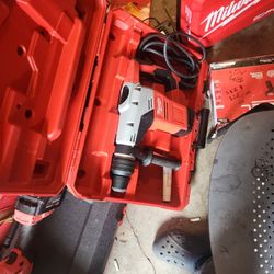 Milwaukee

1-9/16 in. Corded SDS-Max Rotary Hammer

STORE PRICE $439