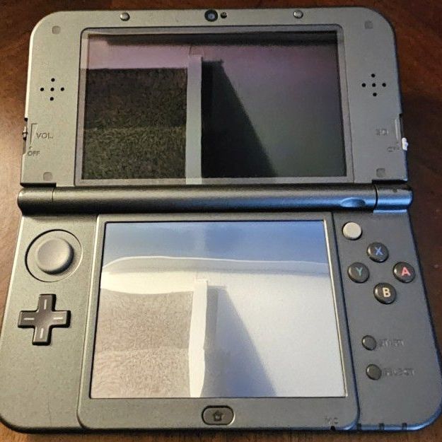 The "NEW" Nintendo 3ds XL Gray Consule System w/ Charger Plus 23 Games Bundled Super Package!!