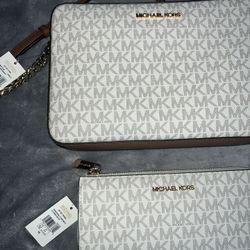 ****Beautiful Michael Kors Set With Tags (Brand New)
