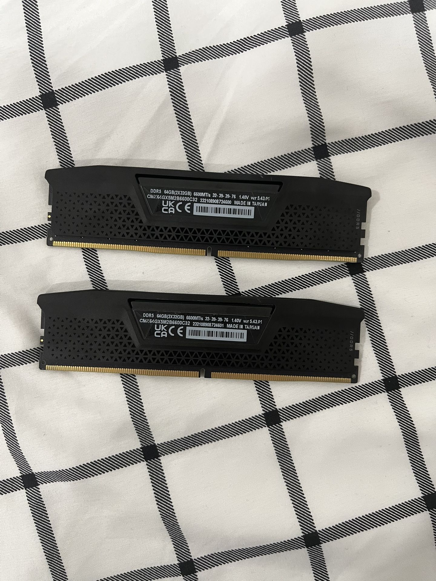 Vengeance 64GB (2x32GB) DDR5 DRAM 6600MT/s CL32 Black