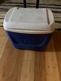 Igloo Cooler with Wheels