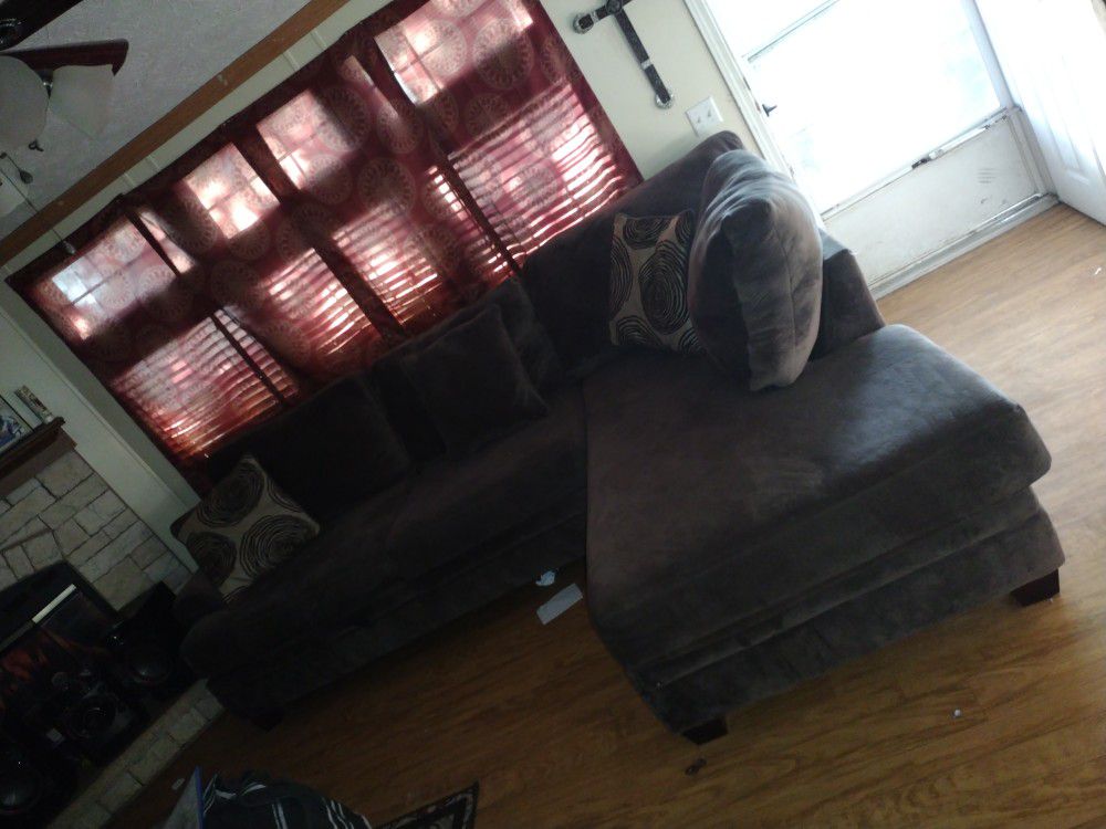 L Shaped Sectional With Pillows