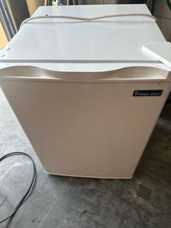 Magic chef mini fridge