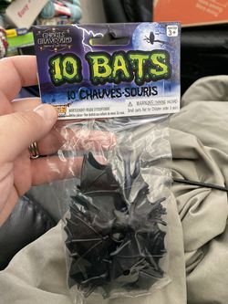 New Bag of 10 Plastic Bats Halloween Prop Decoration!