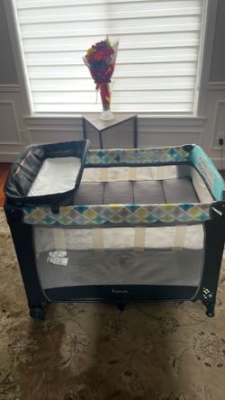 Ingenuity Pack&Play,2 LevelsGood for infant & put Matress for toddler sleep &play.