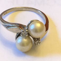 14k white gold ring, pearl & diamond,2.58 grams, size 5.75. Please look at all pictures for more details