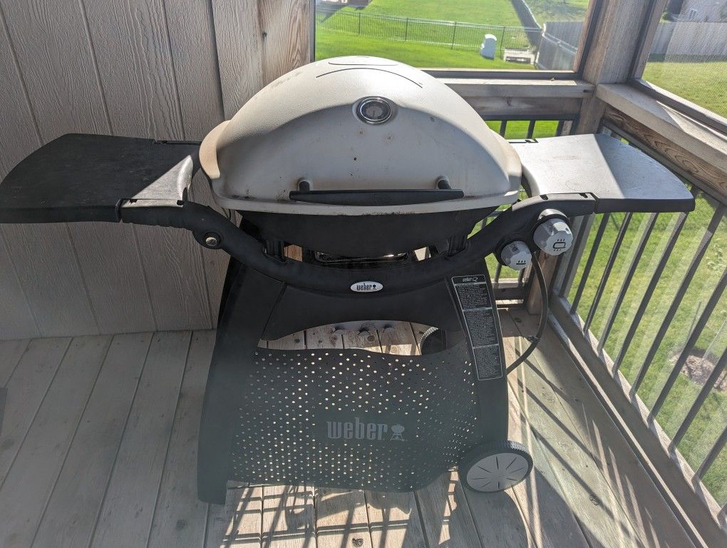 Weber Q3200 Gas Grill