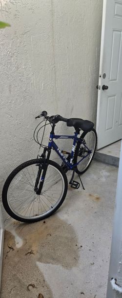 Huffy Mountain Bike Blue Men's (26) with custom seat