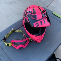 Youth Fox Helmet And Oakley Goggles In Great Condition 