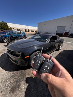 Car keys/llaves de autos /key fobs