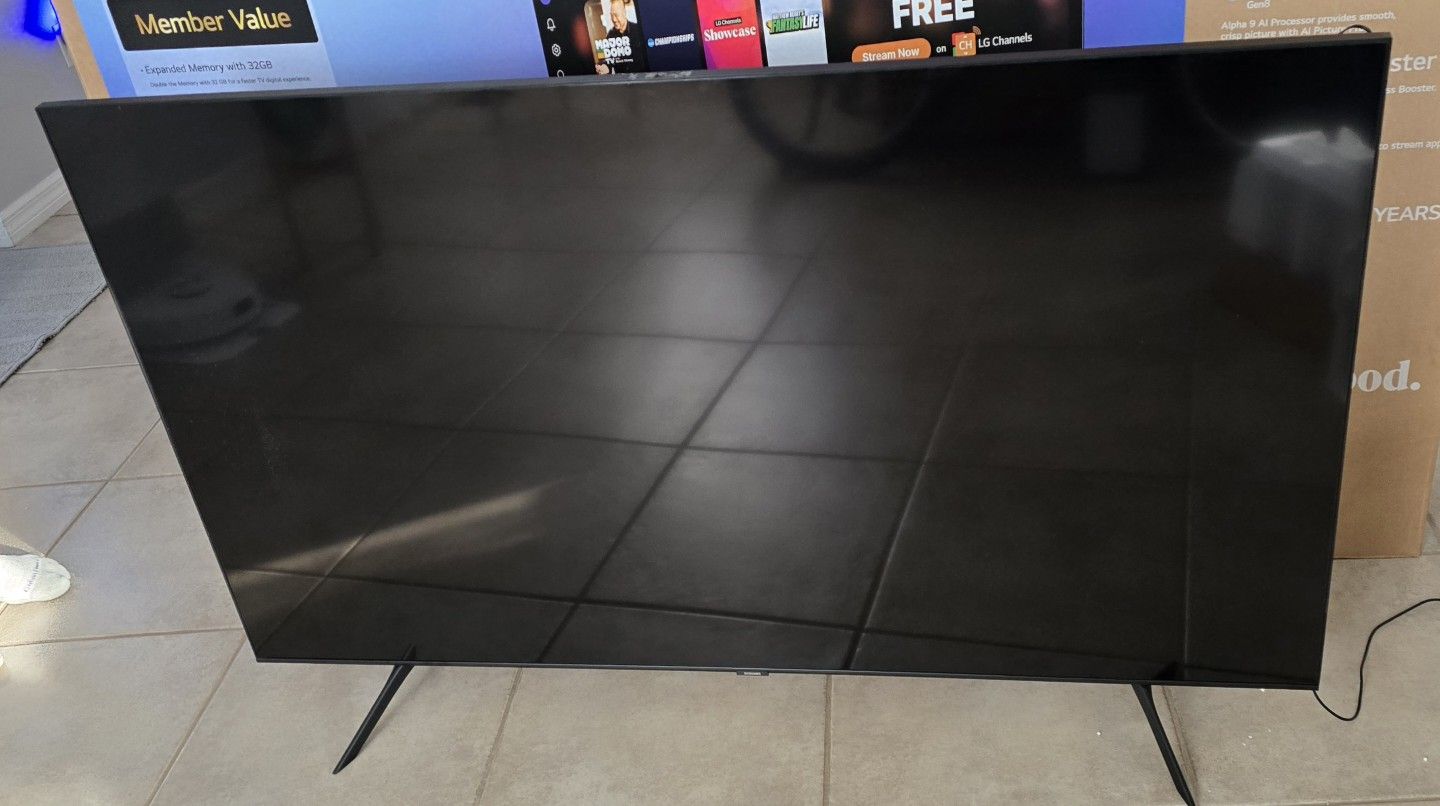 Samsung 65' Q70T QLED 4K + Govee Envisual TV LED Backlight with Camera