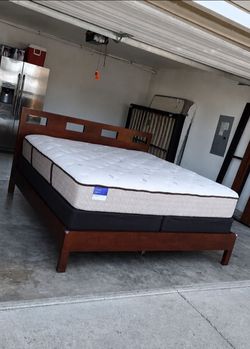 Very Nice King Modus Platform Bed Frame w/ Sealy Crown Jewel 12" Mattress and Boxsprings