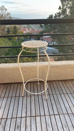 White Flower Stand