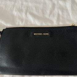 Michael Kors wristlet 