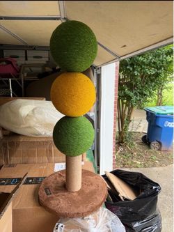 3 ball cat scratch post