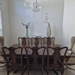 Beautiful Victorian-Style Stickley Dining Table w/ 8 Chairs & 2 Extenders