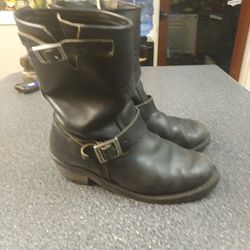 RED WINGS MOTORCYCLE BOOTS. SIZE 8.5.   115 DOLLARS. 