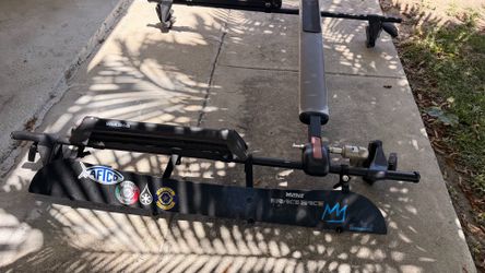 Yakima Round Bar Hood Rack w/ bicycle rack and ski rack combo