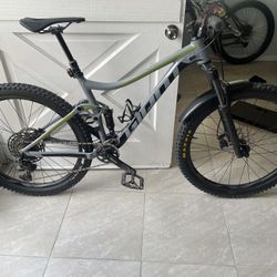 Giant Mountain Bike