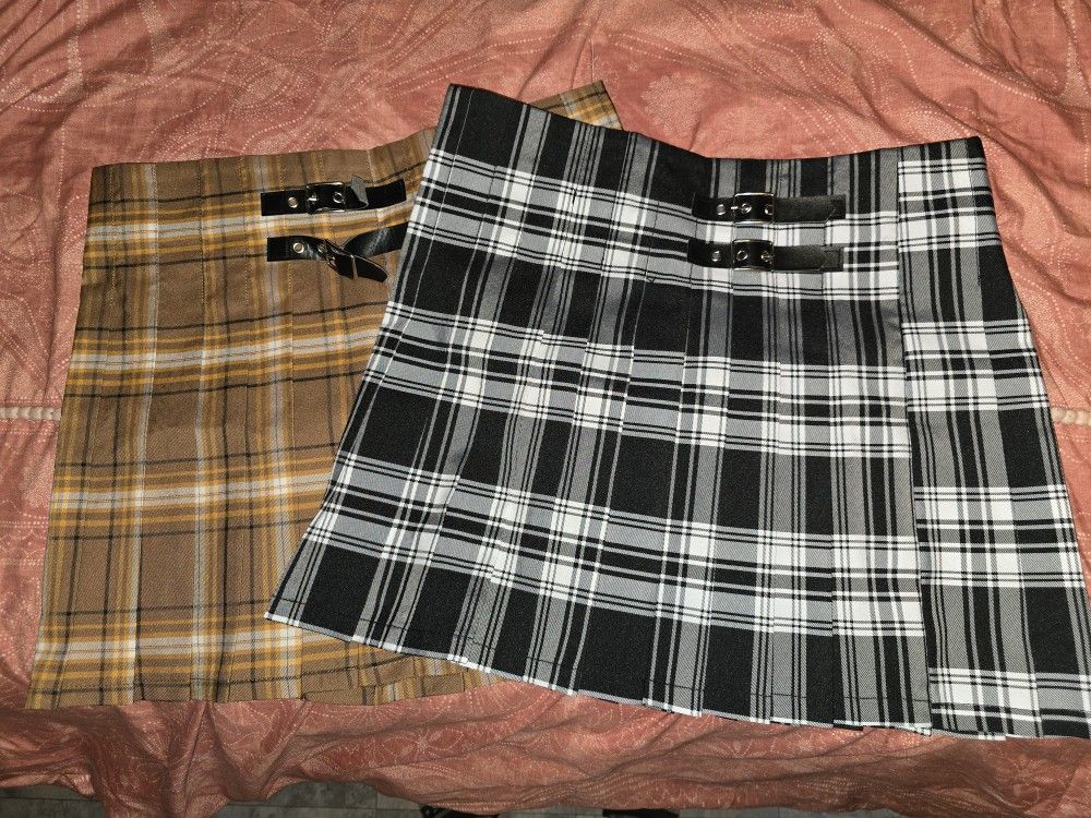 Pleated Skirts (No Boundaries)