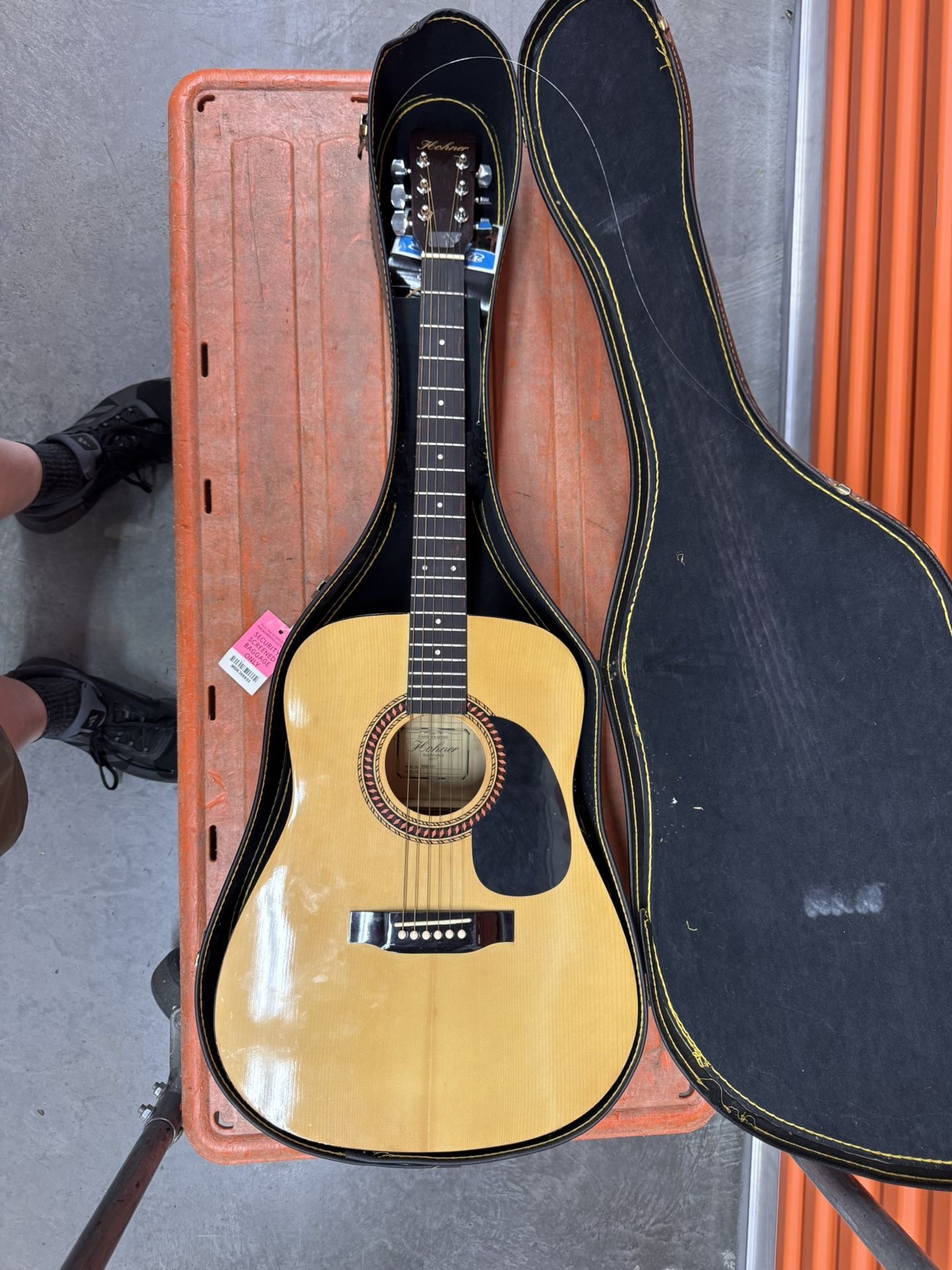 Hohner HW220 Acoustic Guitar