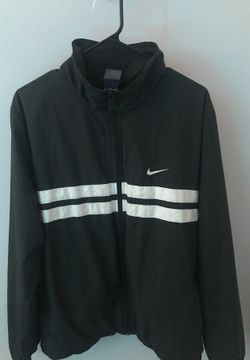 *VINTAGE*nike windbreaker size XL fits like a large-xl