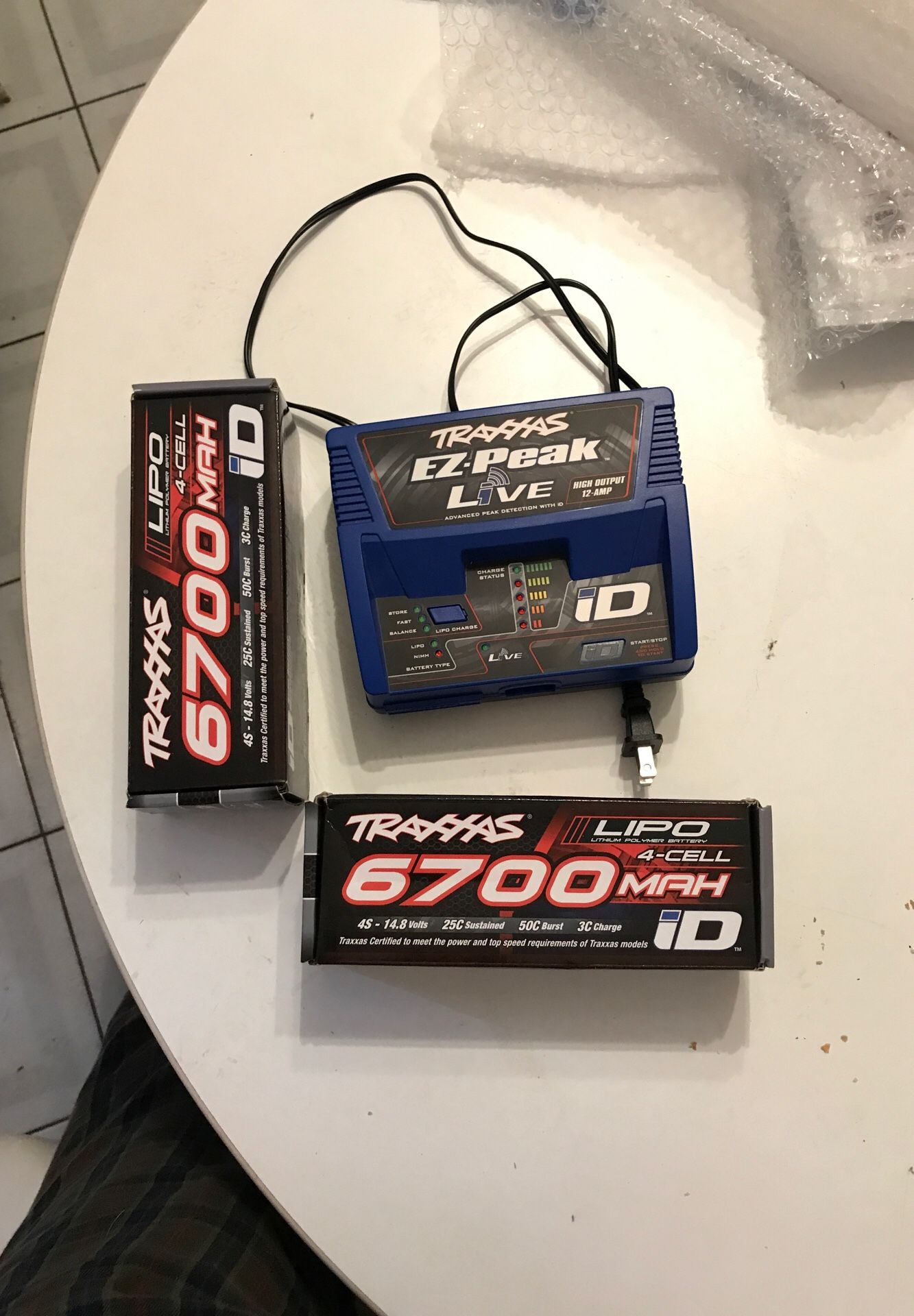 Traxxas Xmaxx 2 batteries 4s 6700mah and charger EZ-peak live