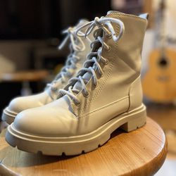 Women’s White Combat Boots Sz 6.5