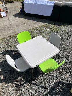 Kids table with 4 matching chairs