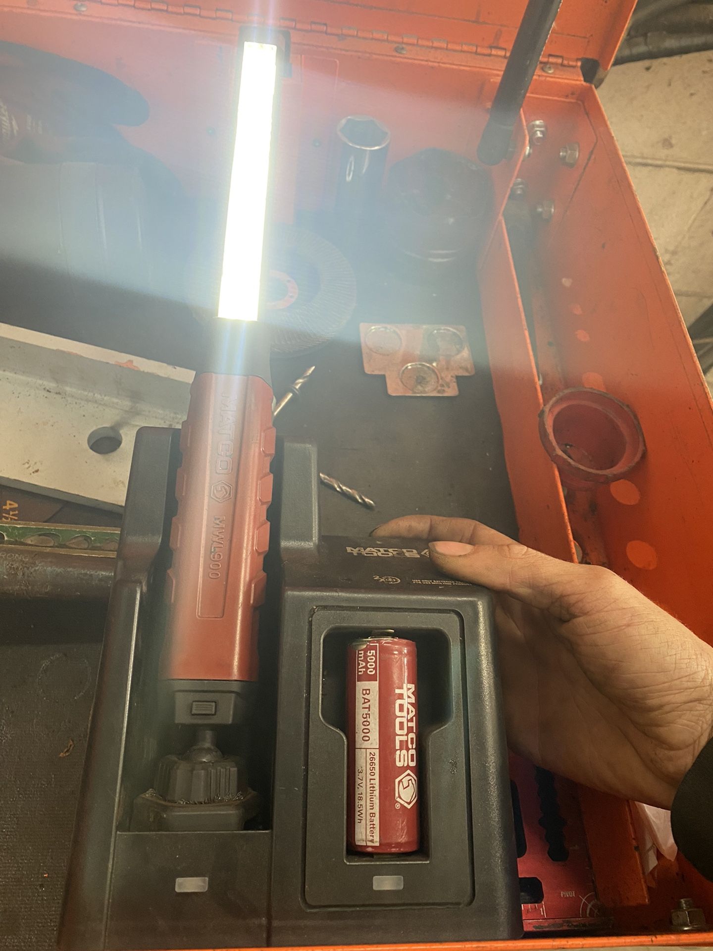 Matco Tools 900lm Flashlight