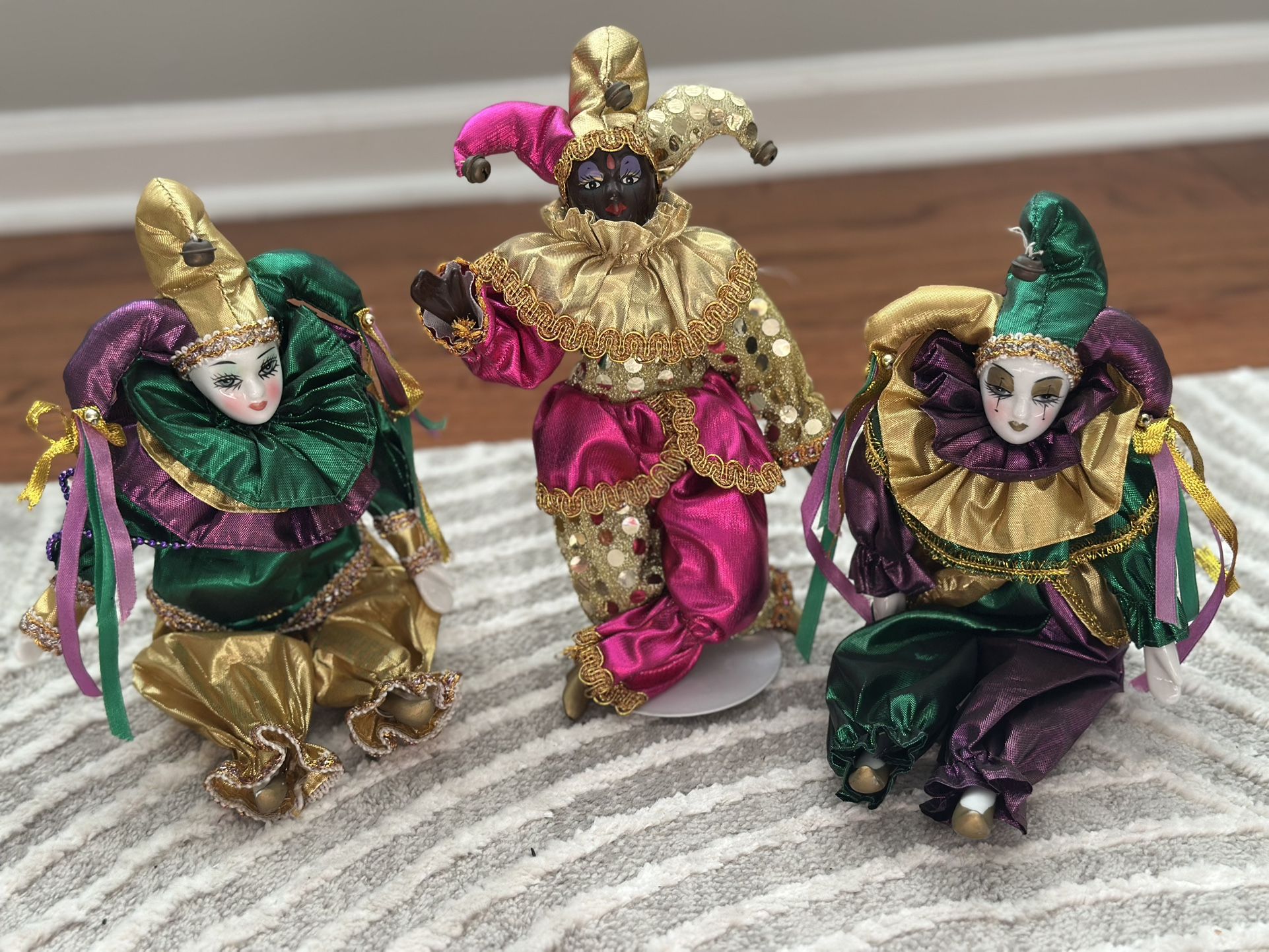 harlequin jester 3 Dolls porcelain dresses in green and yellow 11”